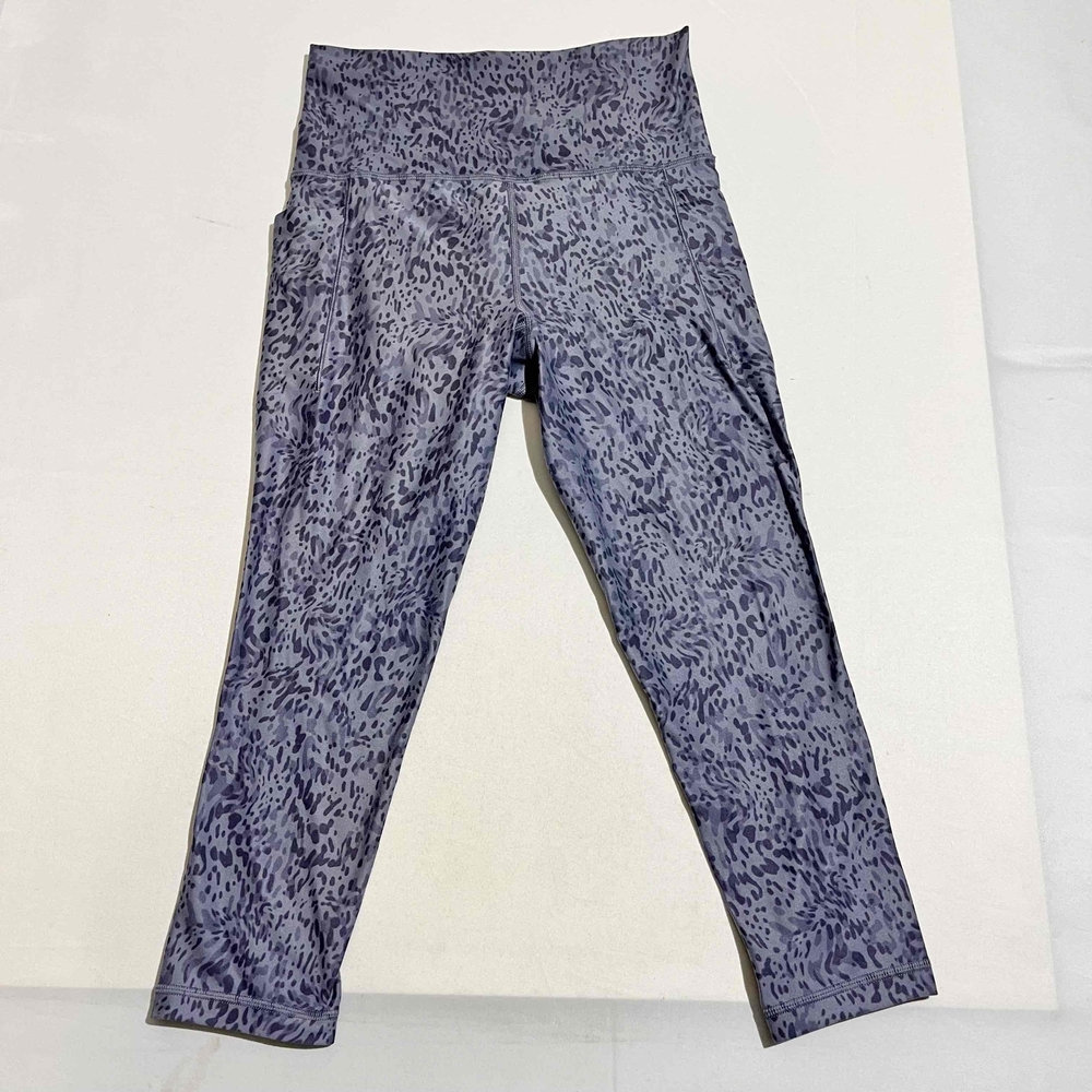 Athleta Salutation Stash Pocket II Leopard Capri Leggings Womens Size Small